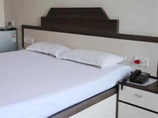 Hotel Madhuban Mahābaleshwar Esterno foto